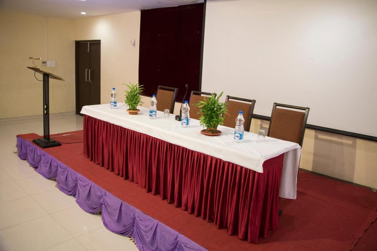 Grand Sarovar Portico, Latur Экстерьер фото