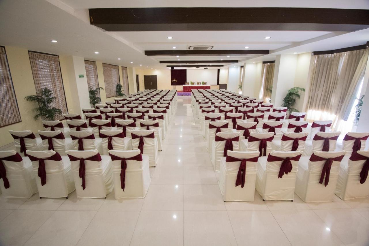 Grand Sarovar Portico, Latur Экстерьер фото
