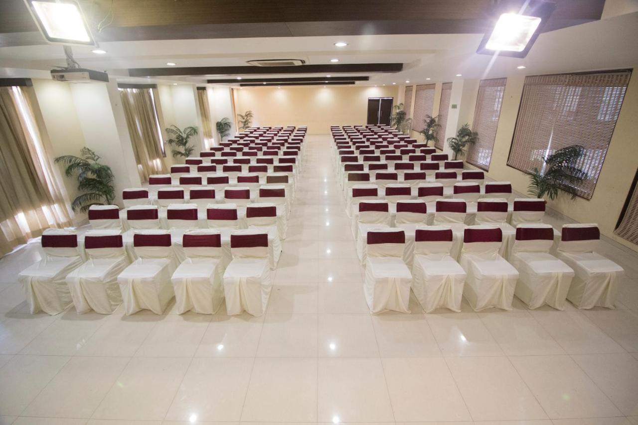 Grand Sarovar Portico, Latur Экстерьер фото