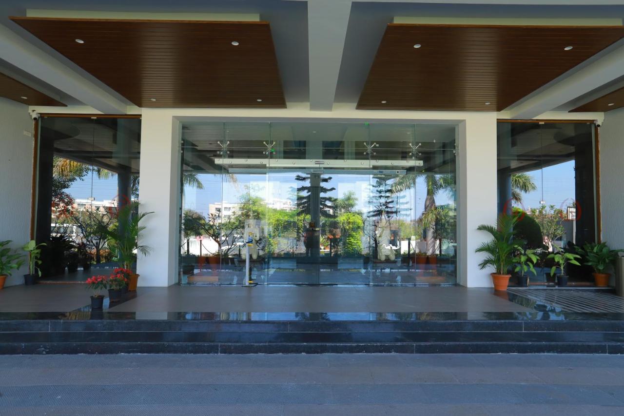 Grand Sarovar Portico, Latur Экстерьер фото